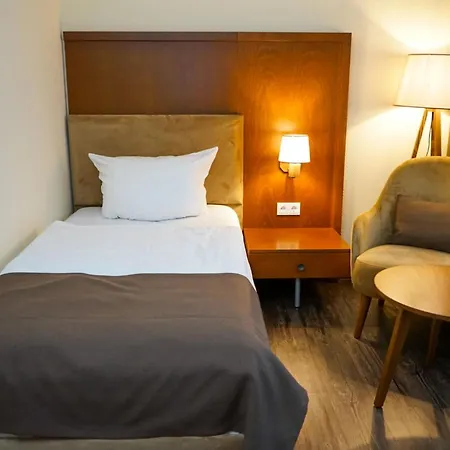 ホテル Loroesch 3*