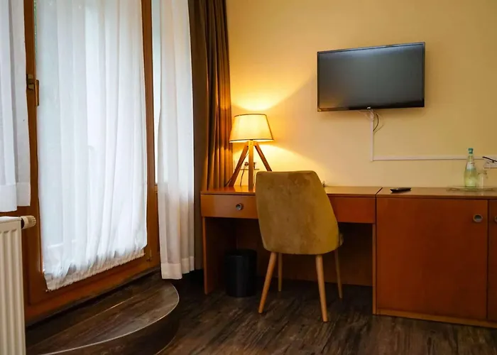 Lorosch Otel